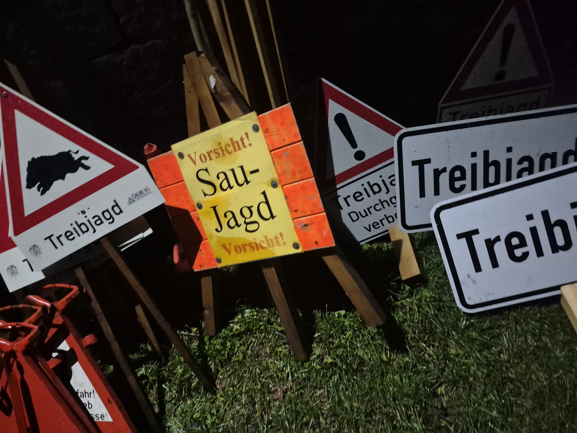 Beschilderung Drückjagd — Vorsicht Saujagd